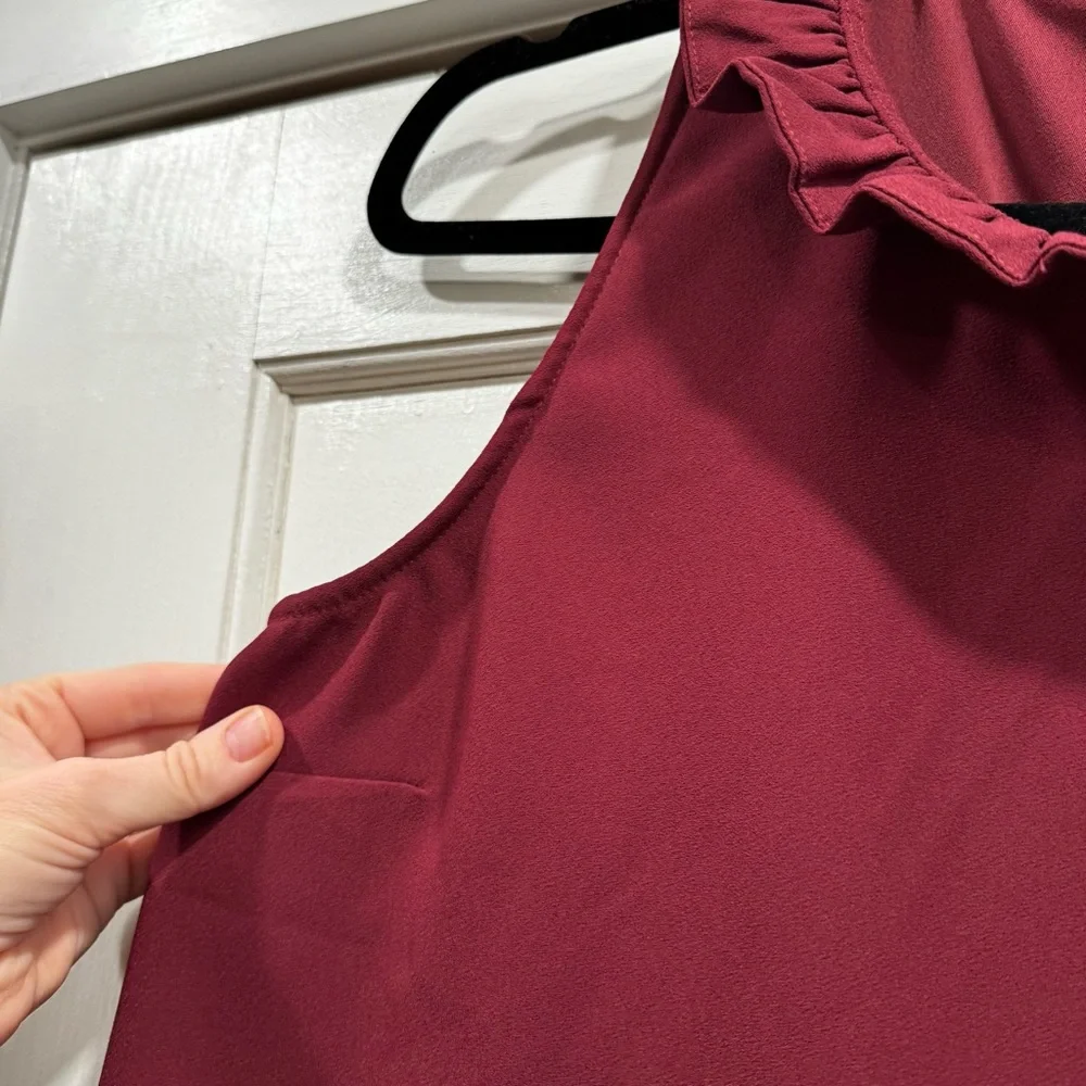 J Crew Womens Burgundy Ruffle‎ neck sleeveless blouse top Valentines Day Date